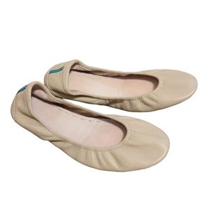 Tieks EUC foldable leather ballet flats in beautiful cream/nude color!